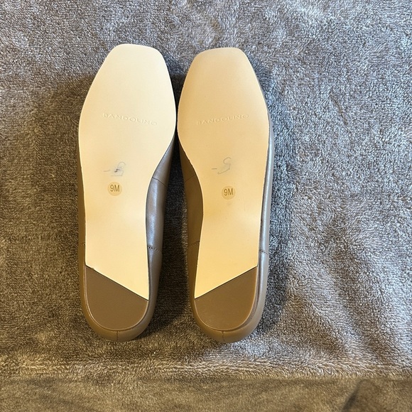 Bandolino Chic Tan Women's Leather Loafers - Picture 3 of 3